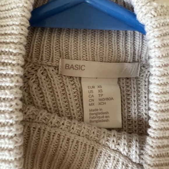 H&M knit sweater XS mock neck - Picture 4 of 4